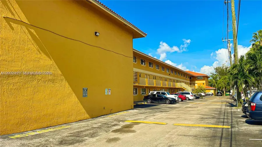 180 Royal Palm Rd #216, Hialeah Gardens, FL 33016 - #3