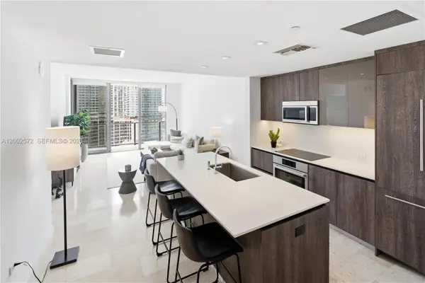 68 SE 6th St #1106, Miami, FL 33131