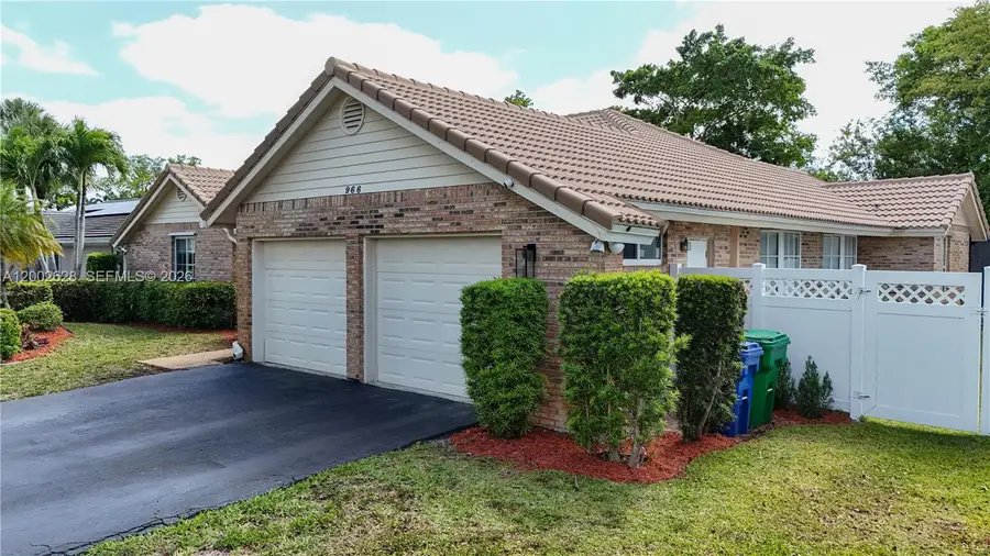966 NW 114th Ave, Coral Springs, FL 33071 - #3