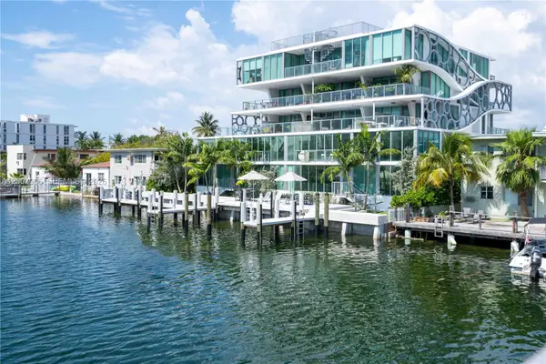8425 Crespi Blvd, Miami Beach, FL 33141