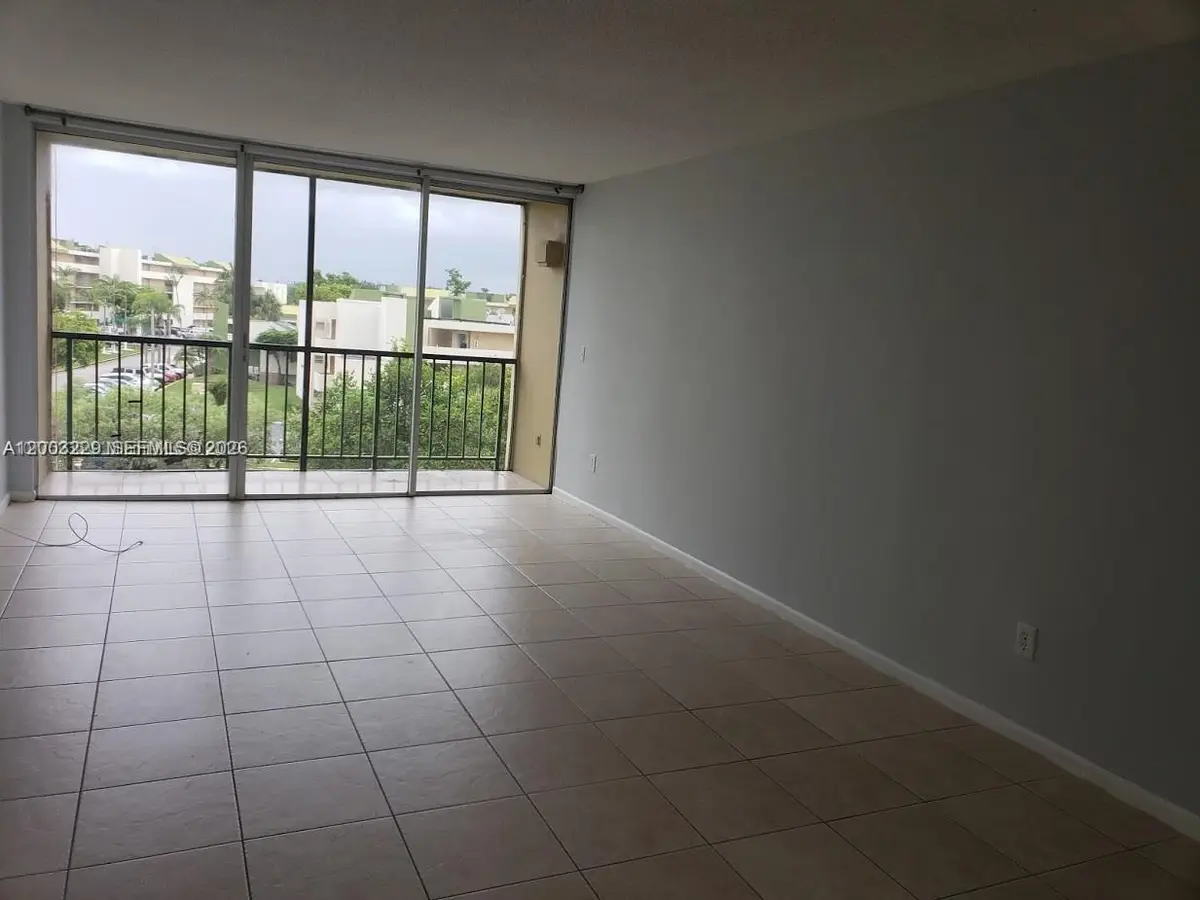 8840 Fontainebleau Blvd #402, Miami, FL 33172 - #1
