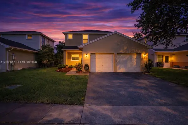 245 NW 207th Ter, Pembroke Pines, FL 33029