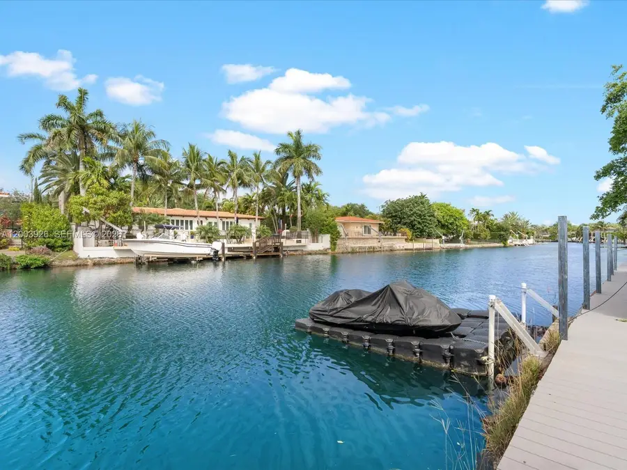 5000 Riviera Dr, Coral Gables, FL 33146 - #2