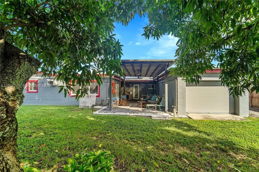 8370 NW 185th St, Hialeah, FL 33015 - #3