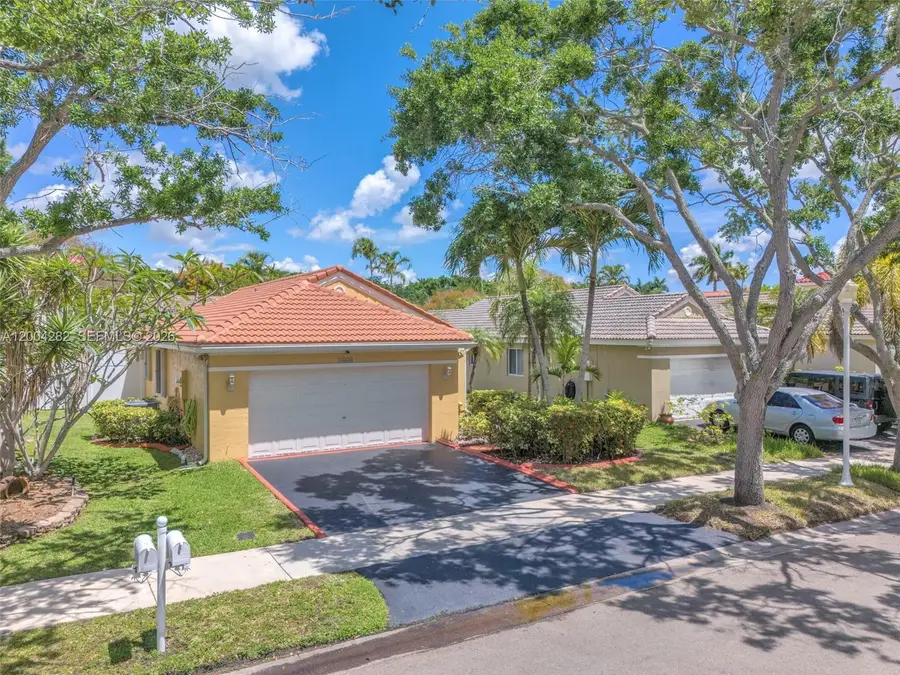 1600 S Salerno Cir, Weston, FL 33327 - #2