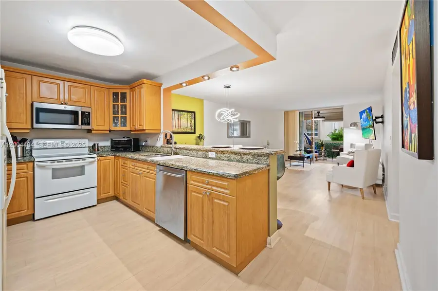 424 SE 10th St #104, Dania Beach, FL 33004 - #2