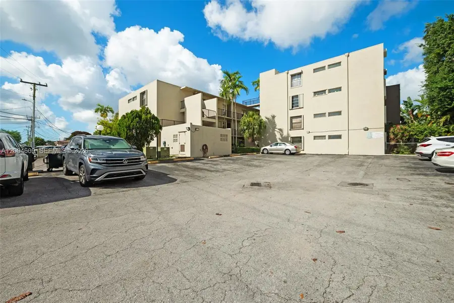 709 Curtiss Pkwy #23, Miami Springs, FL 33166 - #2