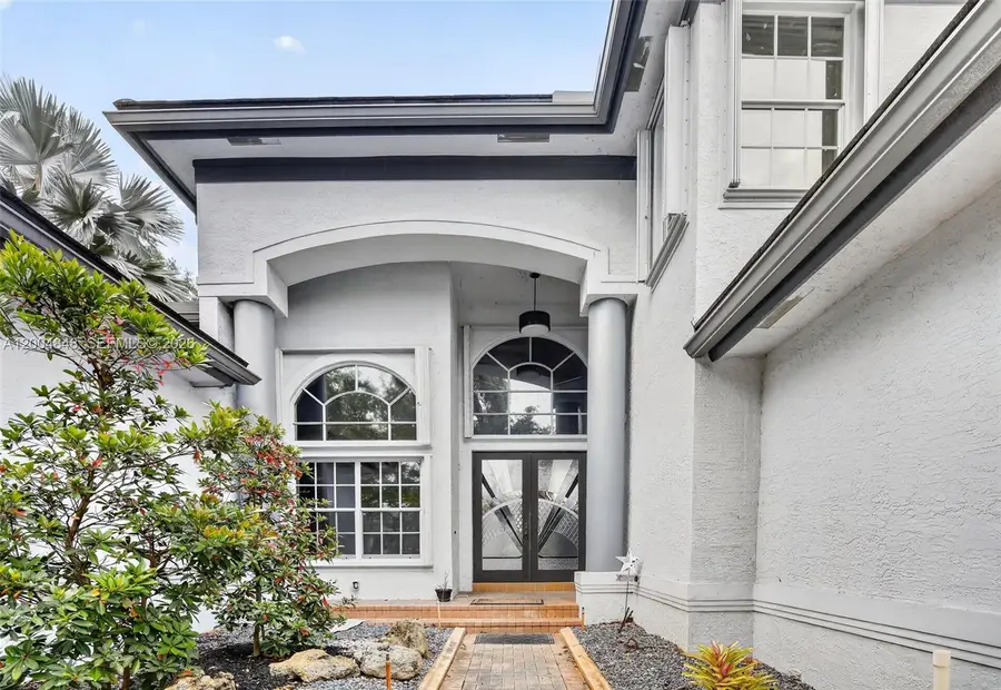 10161 N Lake Vista Cir, Davie, FL 33328 - #2