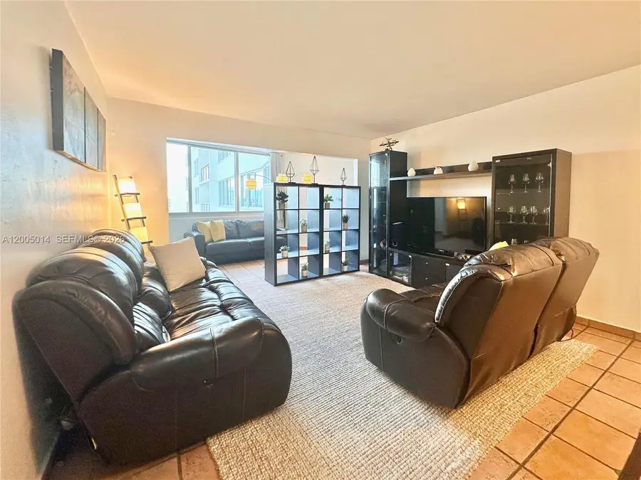 7135 Collins Ave #811, Miami Beach, FL 33141 - #2