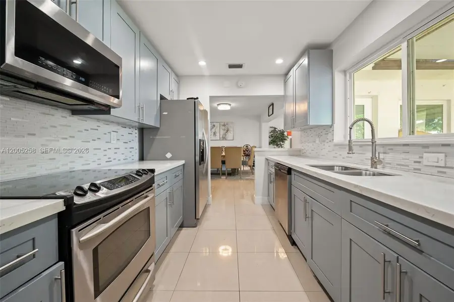 541 SW 38th Ave, Fort Lauderdale, FL 33312 - #3