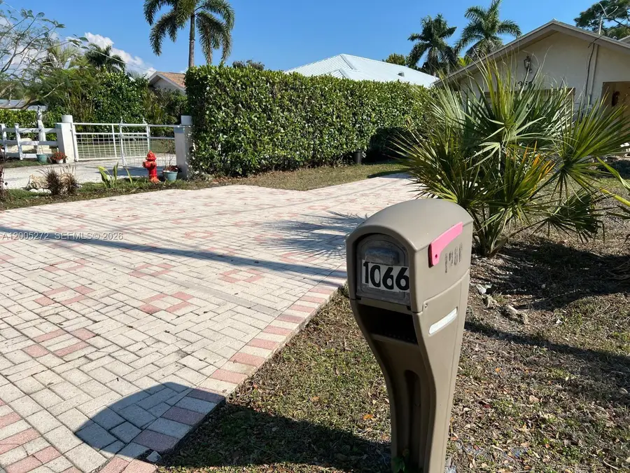 1066 Highlands Dr, Naples, FL 34103 - #2