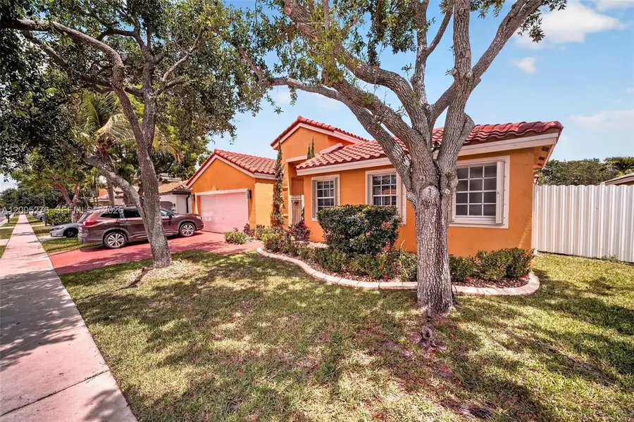 685 SW 198th Ter, Pembroke Pines, FL 33029 - #2