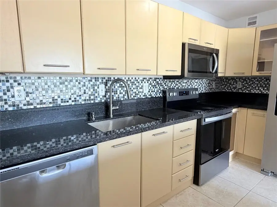 505 S Pine Island Rd #208B, Plantation, FL 33324 - #3