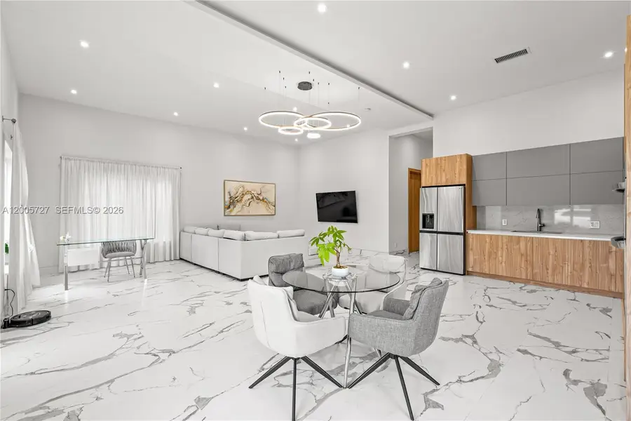 635 SW 9th St, Hallandale Beach, FL 33009 - #2