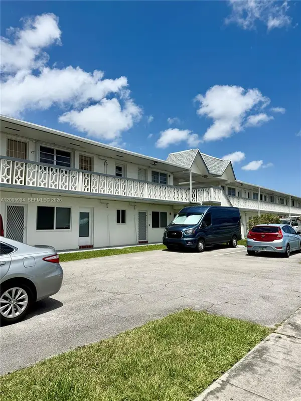 11 NE 204th St #23, Miami Gardens, FL 33179