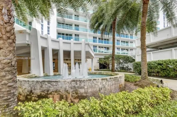 100 Bayview Dr #PH31, Sunny Isles Beach, FL 33160