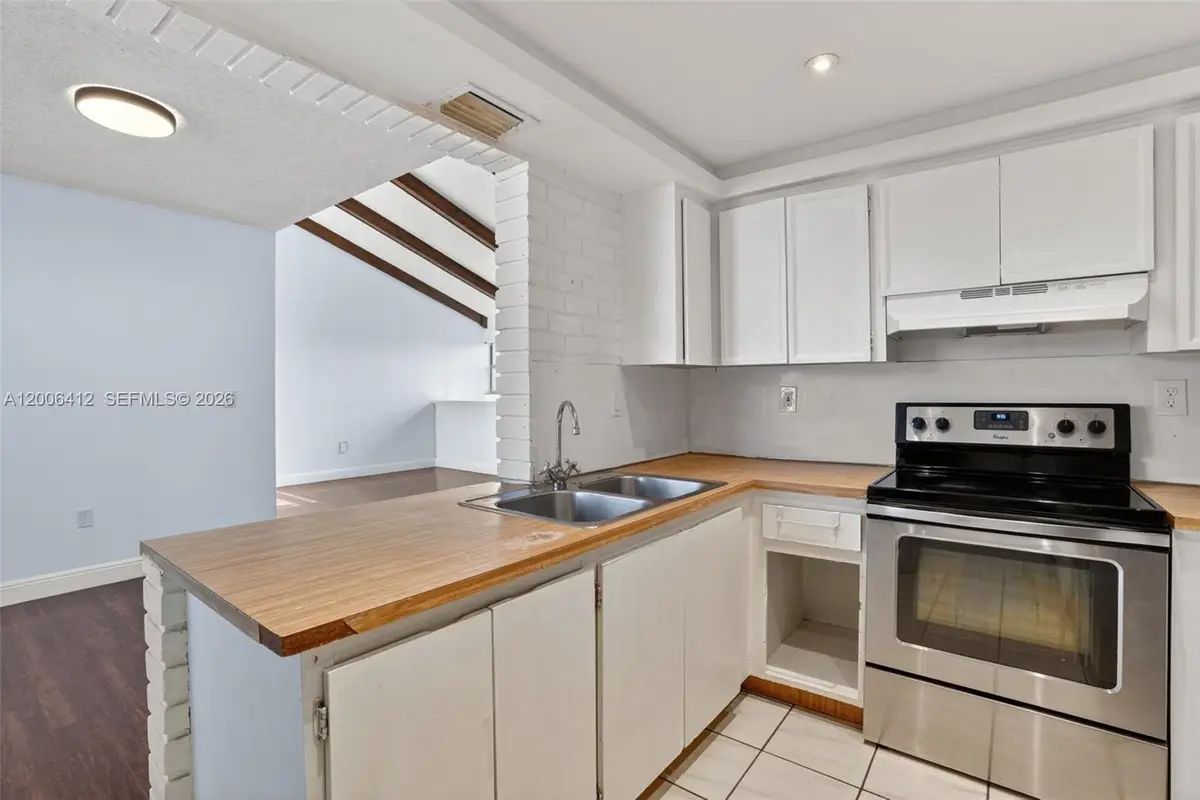 10302 NW 9th St Cir #204, Miami, FL 33172 - #1