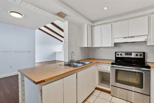 10302 NW 9th St Cir #204, Miami, FL 33172