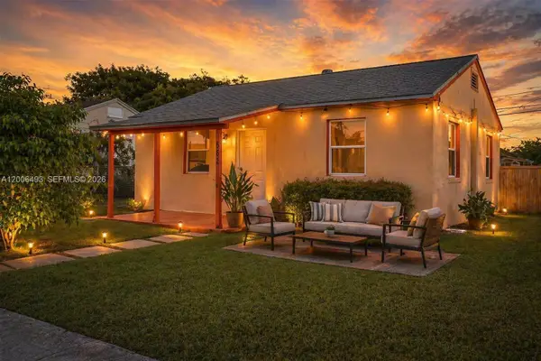 562 W 4th St, Riviera Beach, FL 33404