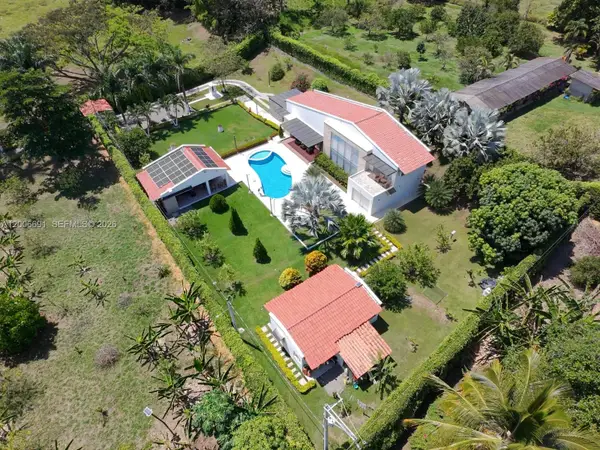 Finca Villa Guadalupe Finca #175, , FL 000000