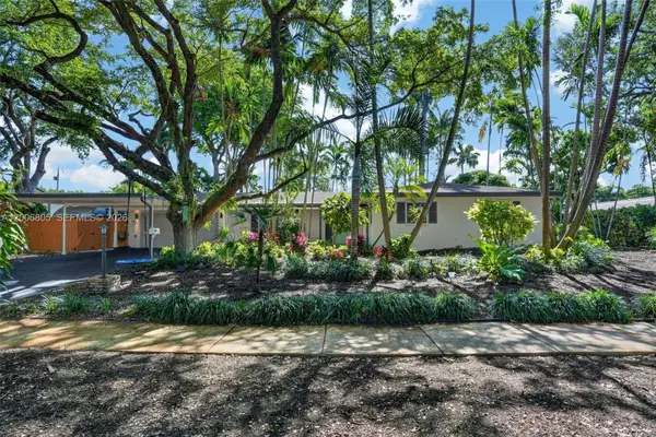 15821 SW 86th Ave, Palmetto Bay, FL 33157
