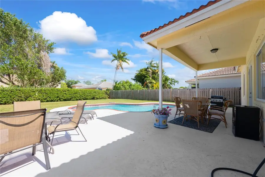 595 SE 30th Dr, Homestead, FL 33033 - #2