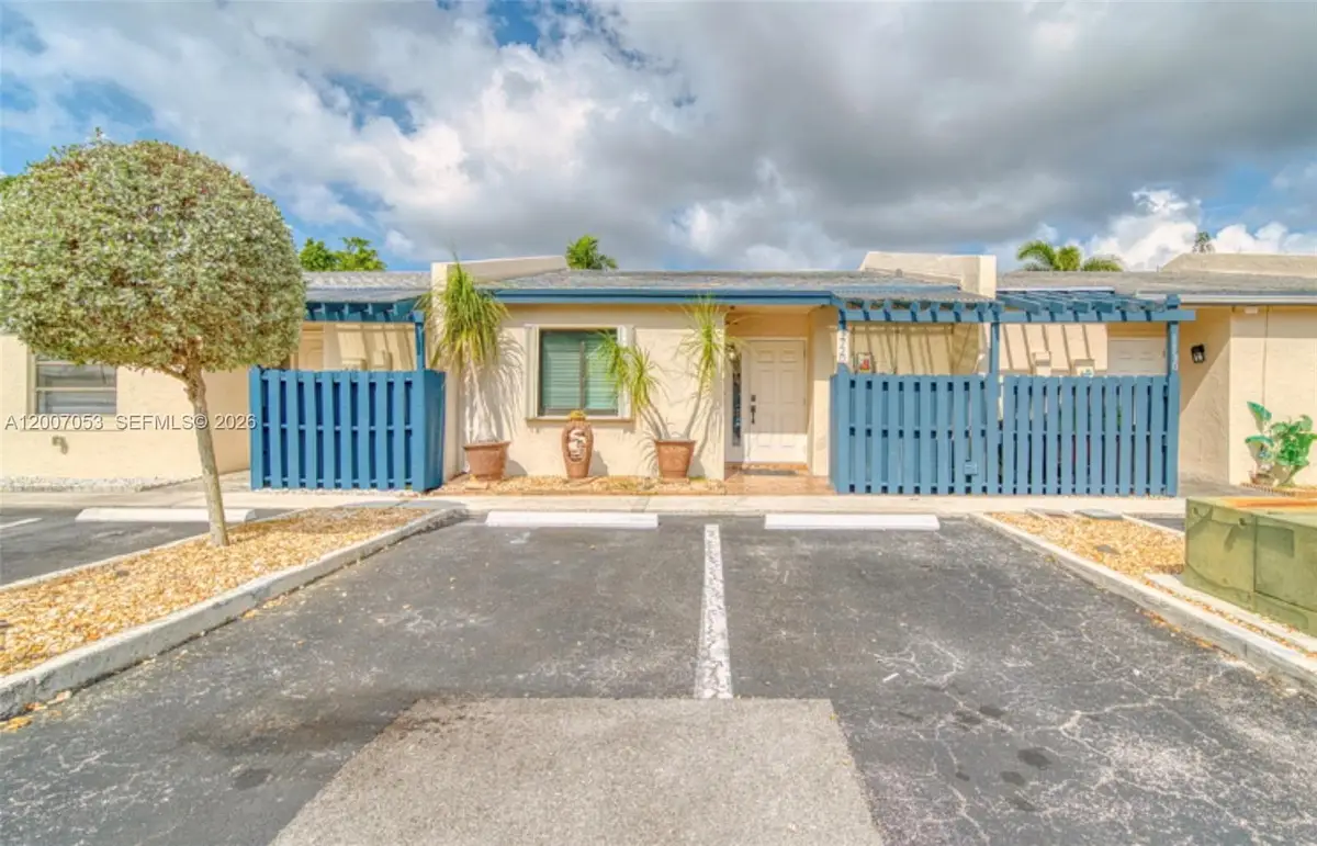 1720 NW 92nd Ave, Pembroke Pines, FL 33024 - #1