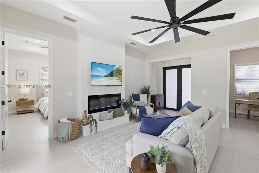 810 Sentinela Blvd, Lehigh Acres, FL 33974 - #2