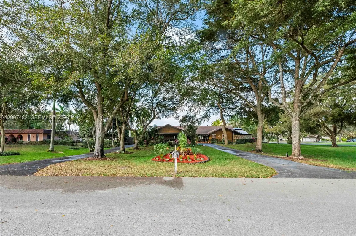 10651 SW 27th St, Davie, FL 33328 - #1