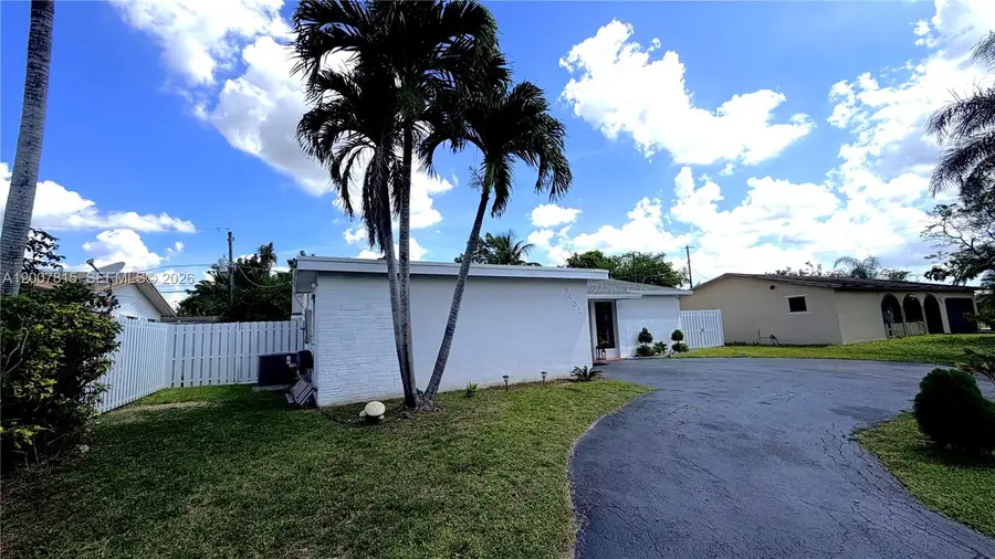 9431 NW NW 24th St, Sunrise, FL 33322 - #3