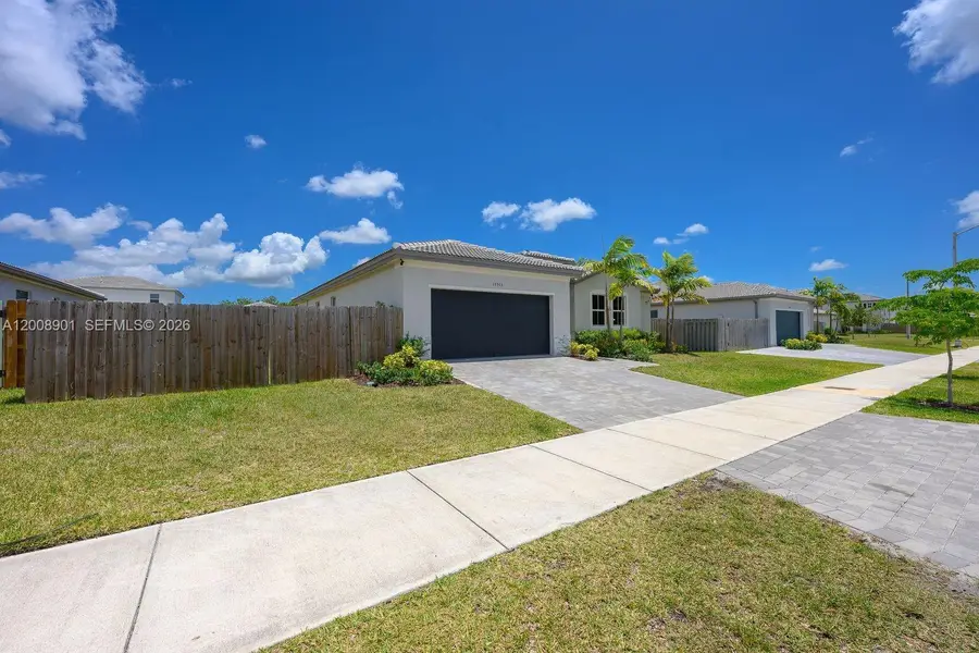 28905 SW 163rd Ct, Homestead, FL 33033 - #2
