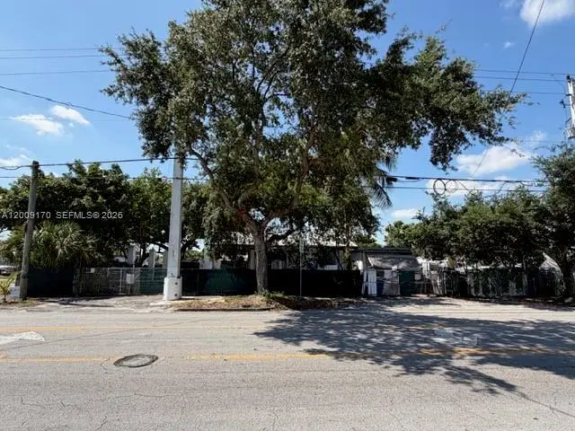 890 E 52nd St, Hialeah, FL 33013 - #1