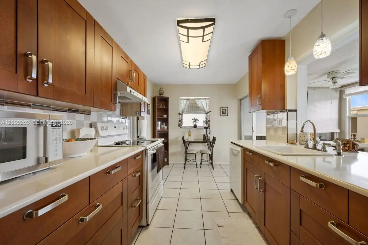 124 SW 10th St, Boynton Beach, FL 33426 - #1