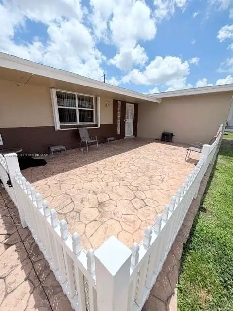 1121 NW 86th Ter, Pembroke Pines, FL 33024 - #3