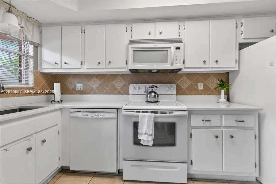 180 NE 12th Ave #15B, Hallandale Beach, FL 33009 - #3