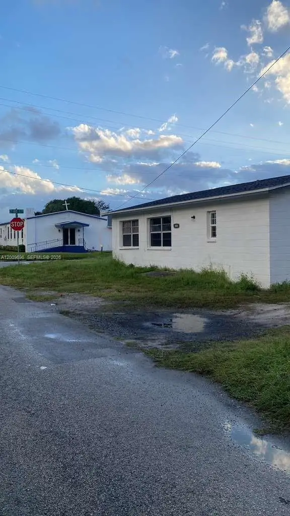 1001 N 16th Ct, Fort Pierce, FL 34950 - #1