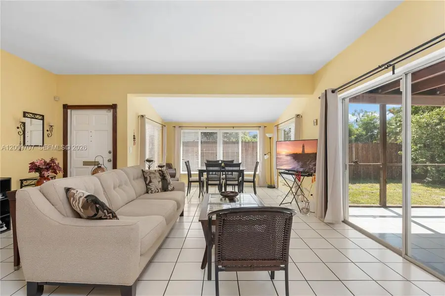 906 NE 5th St, Hallandale Beach, FL 33009 - #3