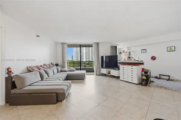 3300 NE 191st St #609, Aventura, FL 33180