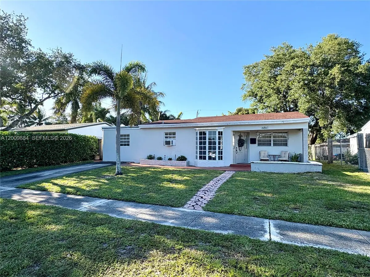 6861 Freedom St, Hollywood, FL 33024 - #1