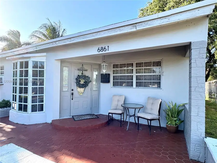 6861 Freedom St, Hollywood, FL 33024 - #3