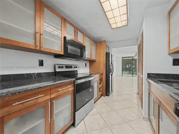 7451 NW 16th St #110, Plantation, FL 33313