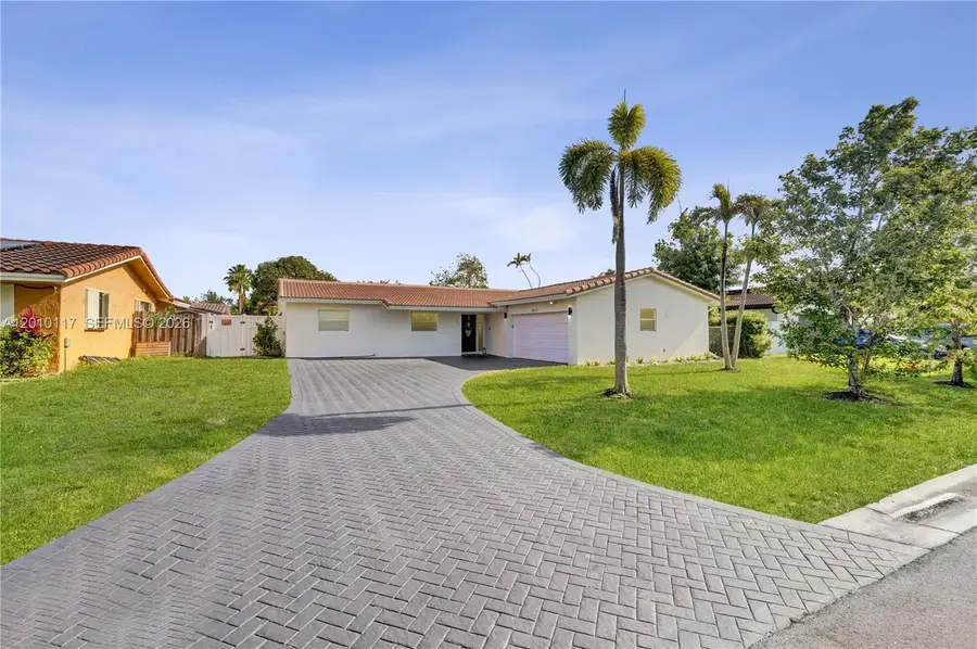 7511 NW 41st St, Coral Springs, FL 33065 - #2