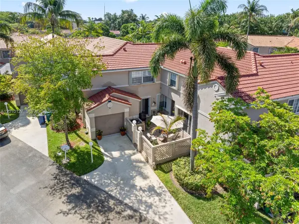 11004 Neptune Dr, Cooper City, FL 33026