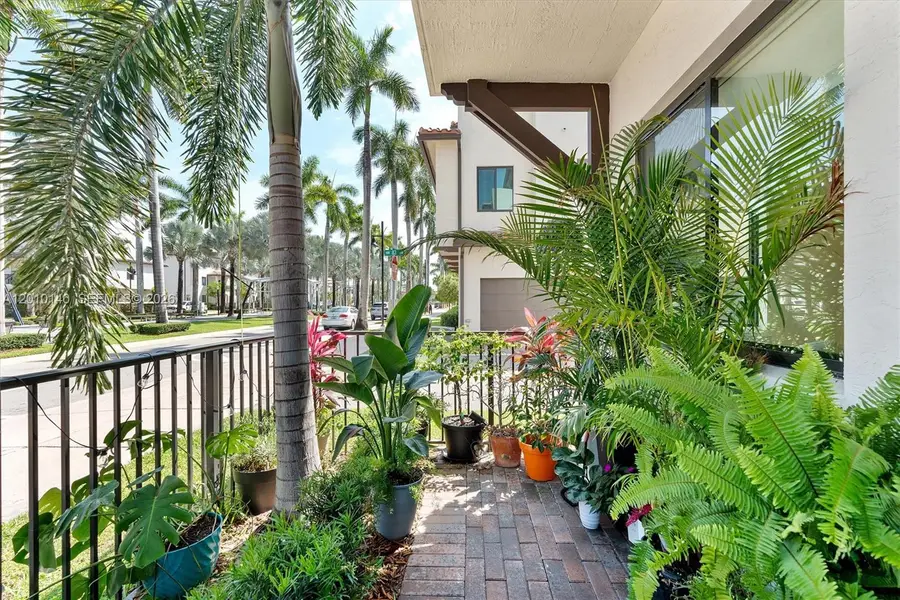8368 Central Park Blvd, Doral, FL 33166 - #2