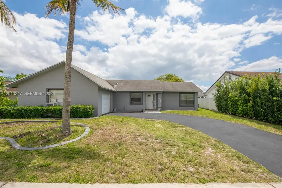 7454 NW 48th Pl, Lauderhill, FL 33319 - #2