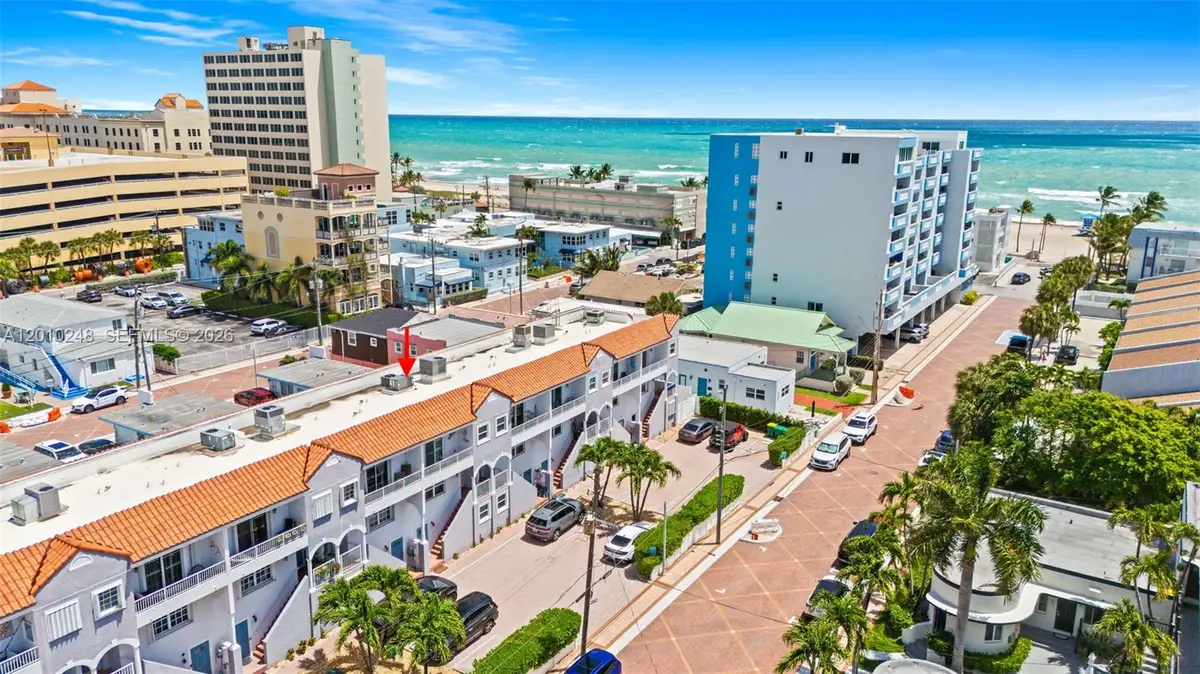 343 Virginia St, Hollywood, FL 33019 - #1