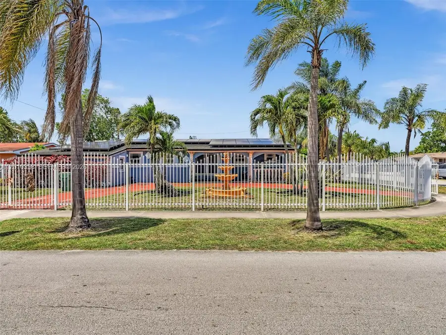 4301 NW 185th St, Miami Gardens, FL 33055 - #2