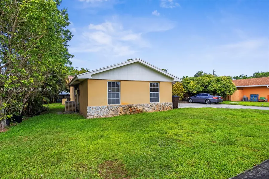 1831 Hiltonia Cir, West Palm Beach, FL 33407 - #2