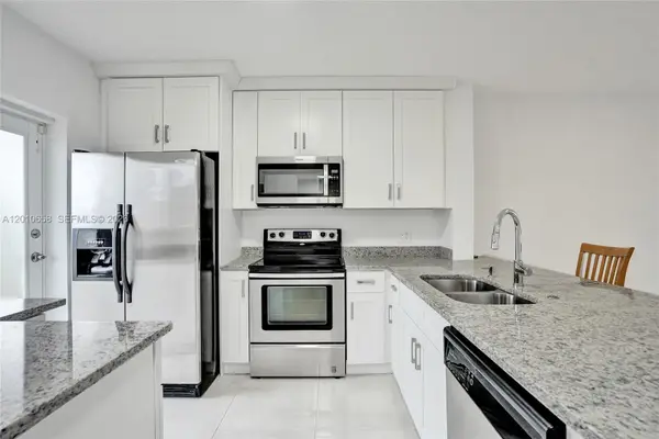 5950 Del Lago Cir #104, Sunrise, FL 33313