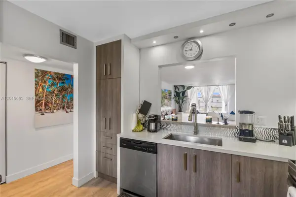 2850 Somerset Dr #410L, Lauderdale Lakes, FL 33311